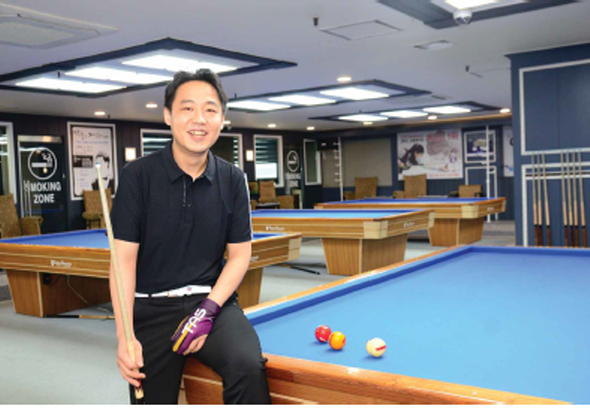 현재 프로당구협회(PBA) 3부 리그에서 당구선수로 활동 중인 이재웅 8단